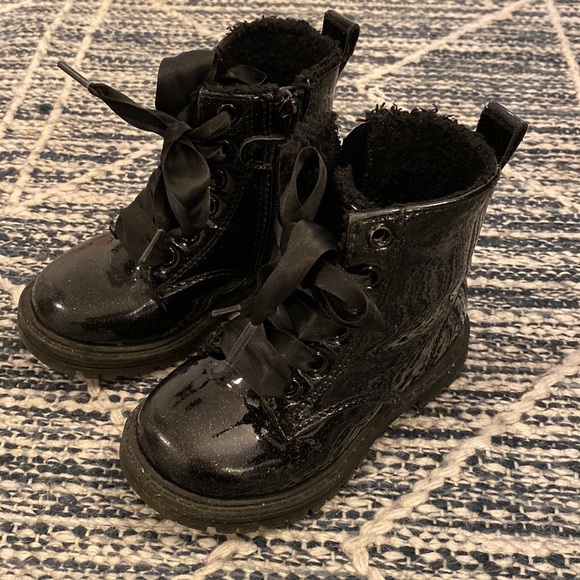 Black Toddler Chelsea Boots - Picture 10 of 12